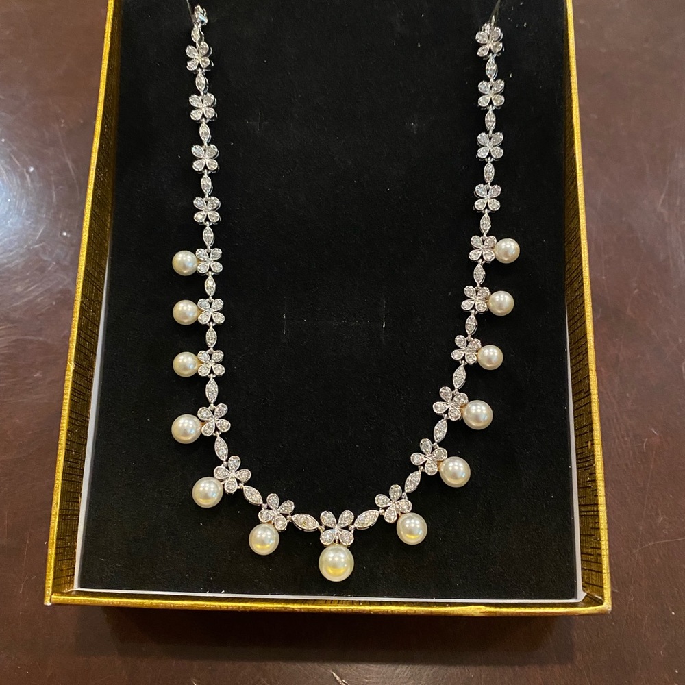Pearl looking starling silver rhinestone fancy Bride Necklace
